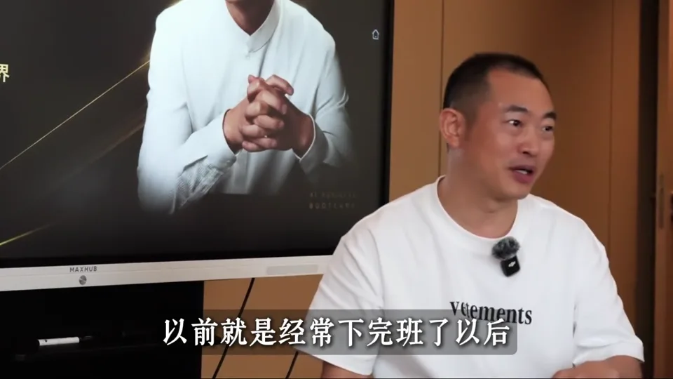把反复构思的报告，变成可修改的初稿。视频画面