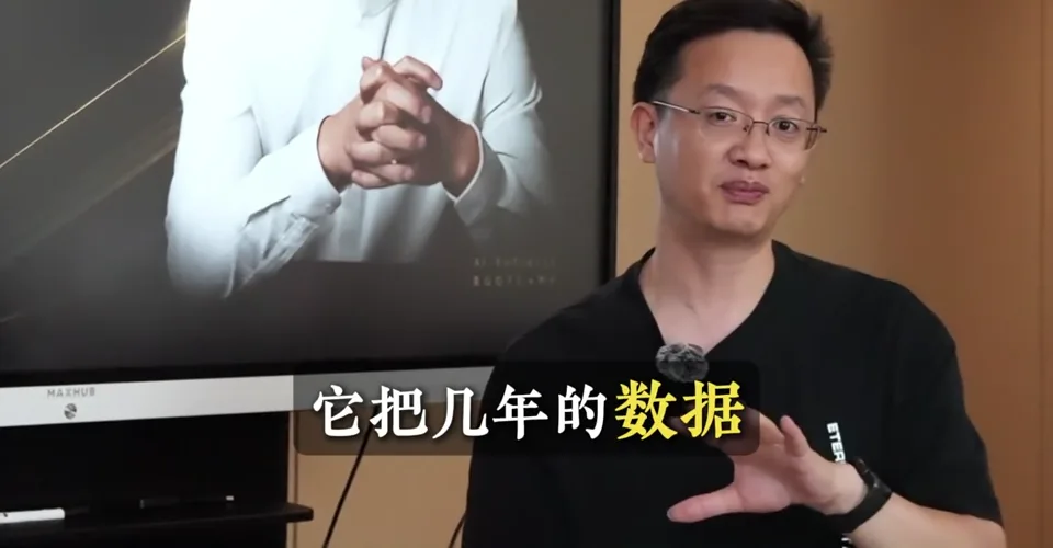 把几年的经营数据放在一起，重新看见细节。视频画面